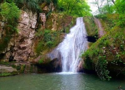 طنین جانبخش آبشار لوه در گالیکش طنین جانبخش آبشار لوه در گالیکش